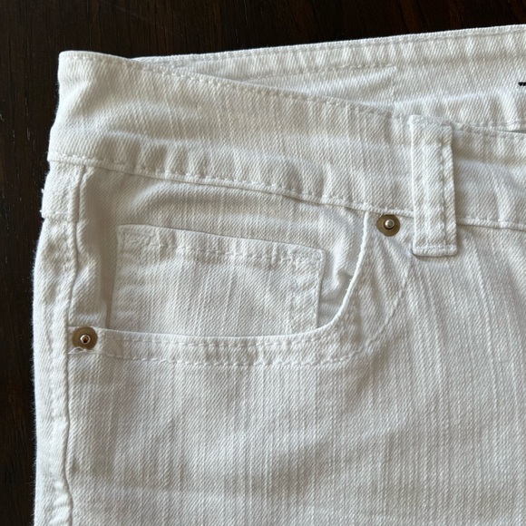 Inc. International Concepts Curvy Fit White Denim Capris - Picture 7 of 13